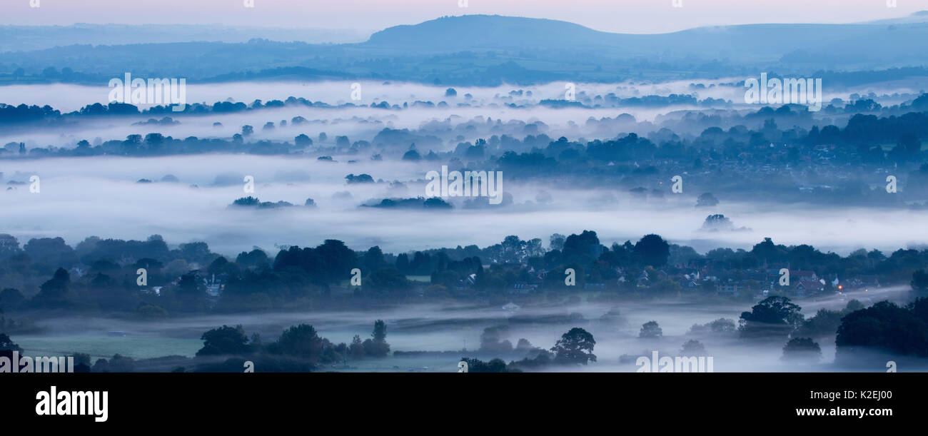 Panoramablick von nebligen Morgen in der Blackmore Vale, Dorset, England, UK, September 2015. Stockfoto