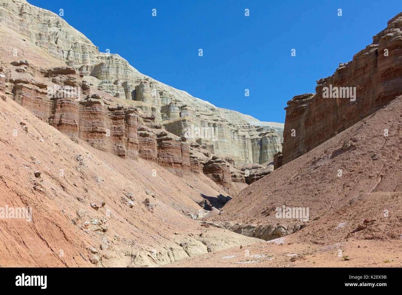 Farbige Felsen in Aktau Berge, Altyn Emel Nationalpark. Kasachstan. Stockfoto