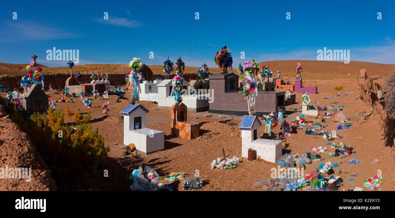 Müll übersäten kleine Stadt Friedhof, Bolivien. Dezember 2016. Stockfoto