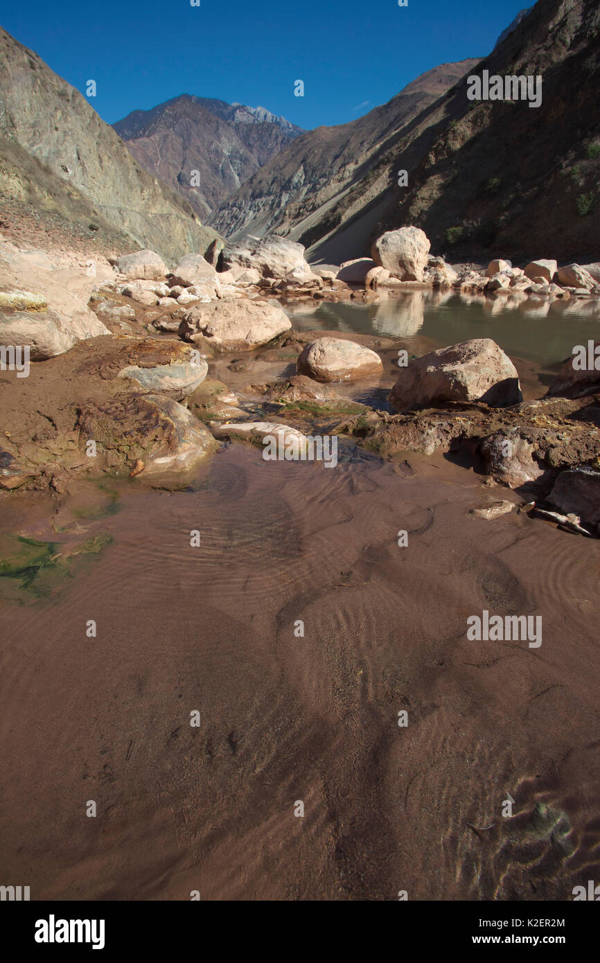 Hotspring, Lantsang Mekong Fluss, Berg Kawakarpo, Meri Snow Mountain National Park, Provinz Yunnan, China, Januar 2014. Stockfoto