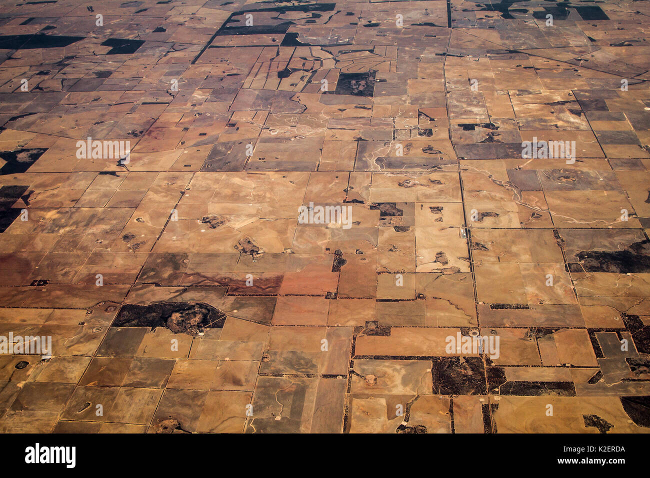 Blick vom Flugzeug Landschaft zwischen Alice Springs und Perth, Australien, November. Stockfoto