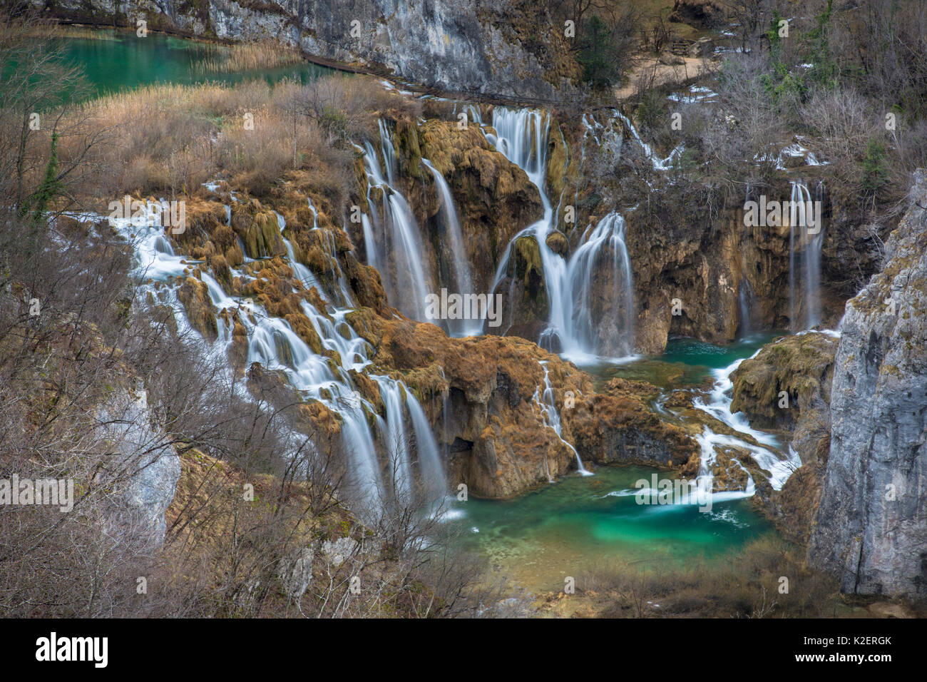 Reihe von Wasserfällen als &#39; &#39; Sastavci, die Kaskade zwischen Bergseen, Nationalpark Plitvicer Seen, Kroatien bekannt. Januar 2015. Stockfoto