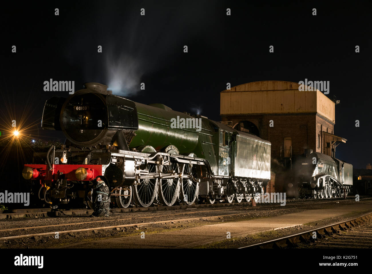 Flying Scotsman und Südafrikanische Union Dampflokomotiven bei Nacht Stockfoto