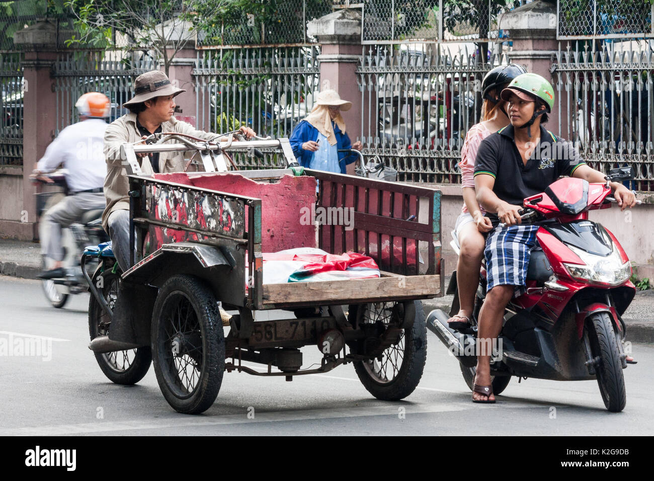 Dreirad Motorrad Lkw und Motorrad, Ho Chi Minh City (Saigon), Vietnam Stockfoto