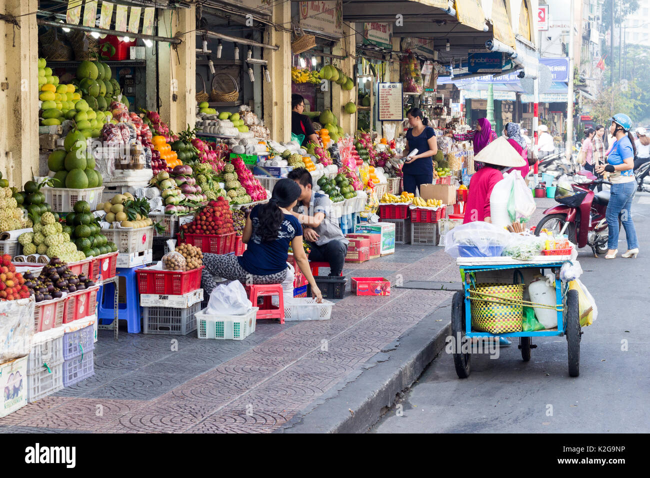 Obst Geschäfte, Ben Thanh Markt, Ho-Chi-Minh-Stadt (Saigon), Vietnam Stockfoto