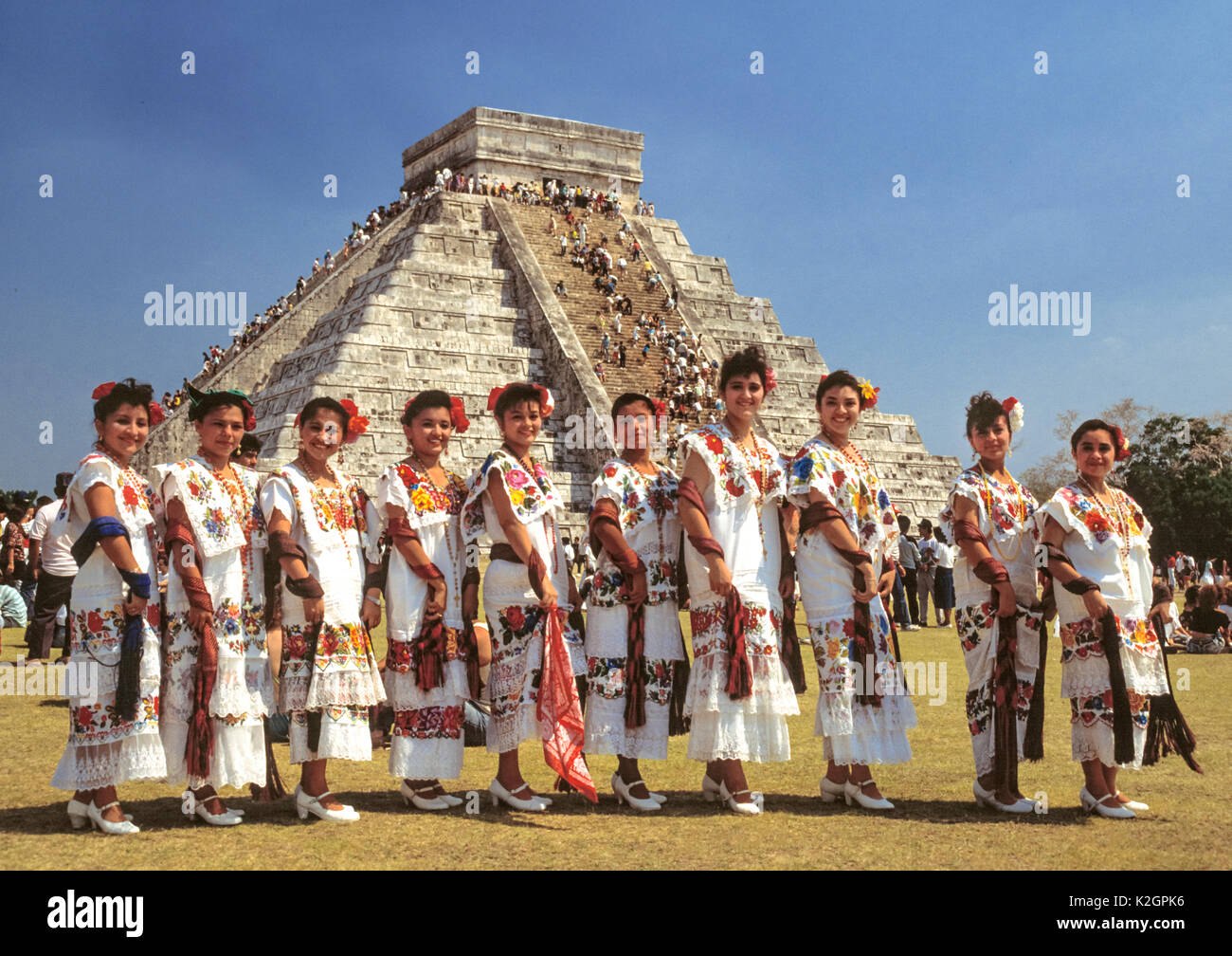 Frühjahrs-tagundnachtgleiche gefeiert werden. - Chichen Itza. Yucatan. Mexiko. Auf der Tagundnachtgleiche im Frühjahr und Herbst, am späten Nachmittag, der nordwestlichen Ecke des pyra Stockfoto