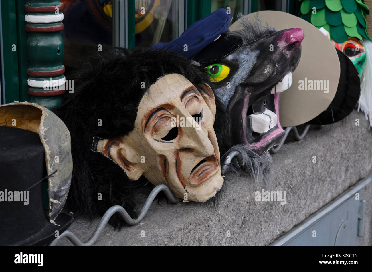 Masken an die Kinder und Familie Fasnacht, Karneval in Basel, Schweiz  Stockfotografie - Alamy