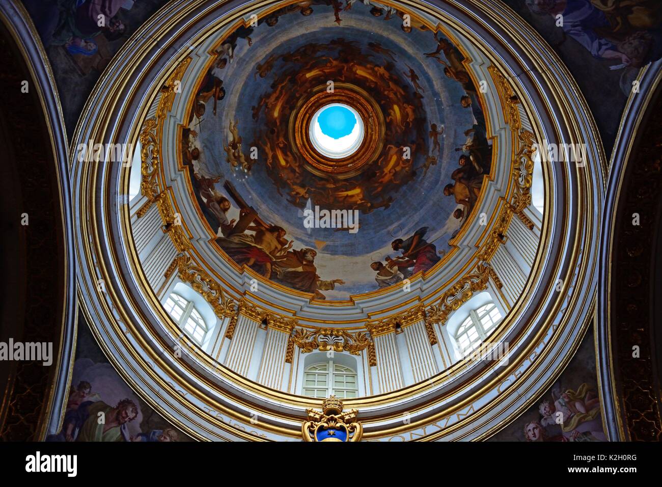 Dome zeigt eine Kreuzigungsszene in St Pauls Cathedral auch als Mdina Cathedral, Mdina, Malta, Europa bekannt. Stockfoto