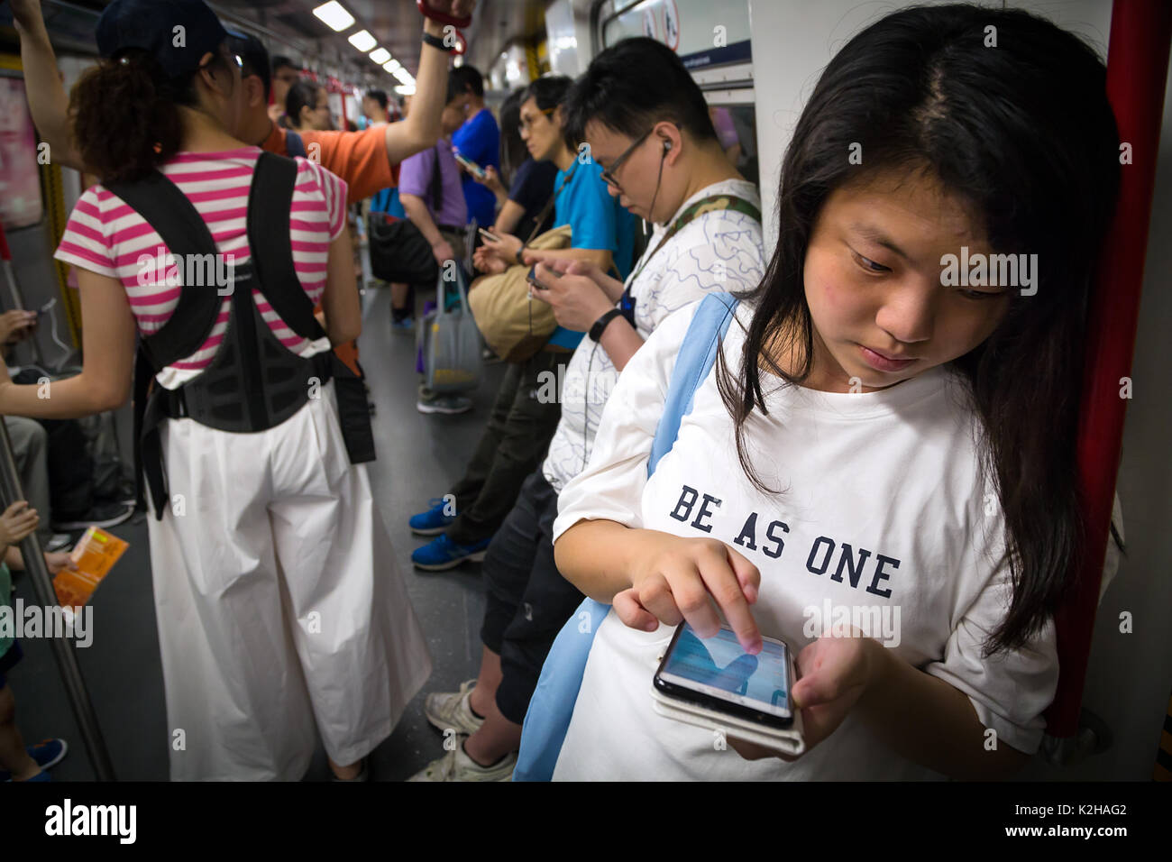 Menschen und Gedränge in den Straßen von Hong Kong Stockfoto