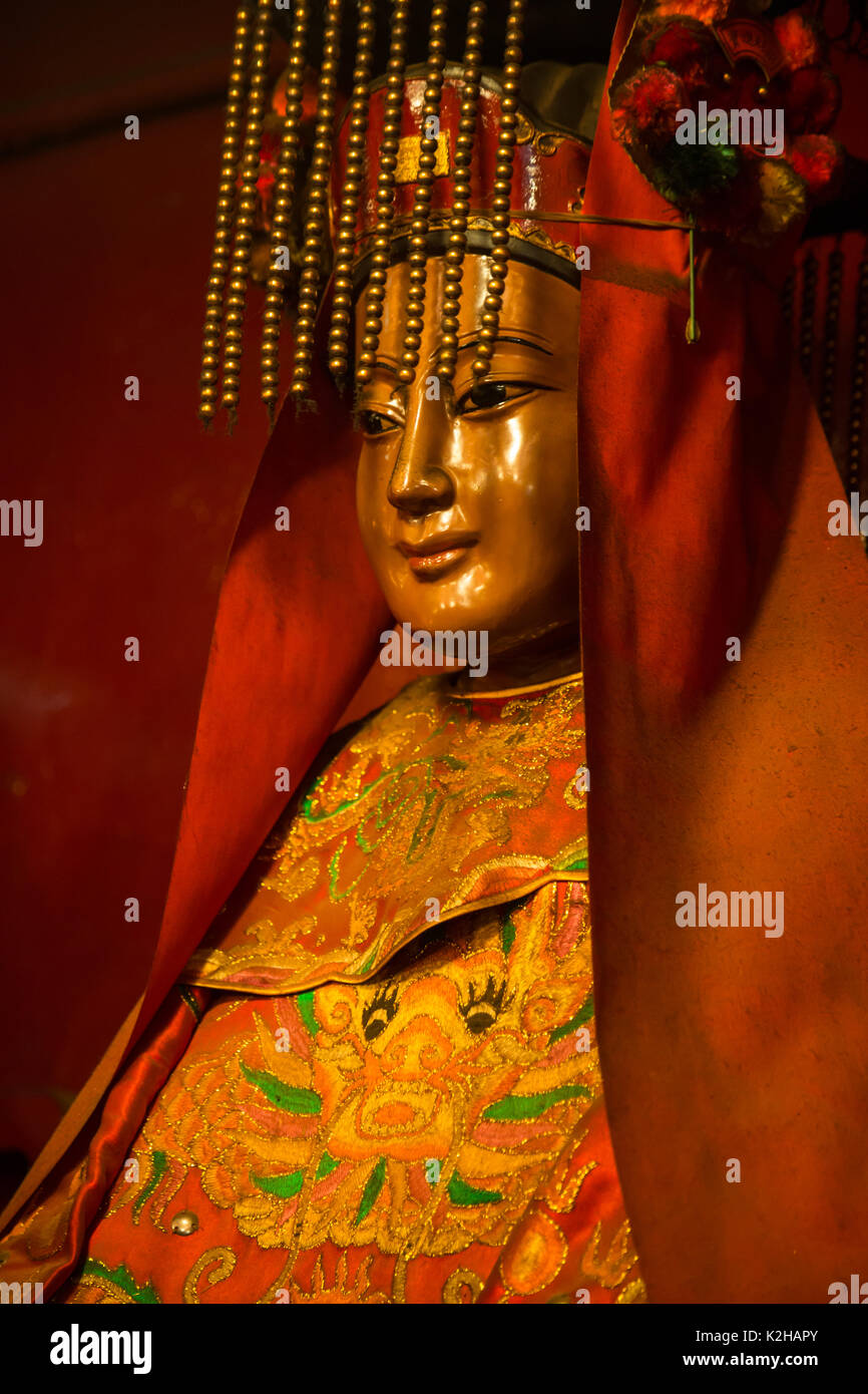 Statue von Taoistischen Göttin Kuan Yin in Man Mo Tempel, Hong Kong Central Stockfoto