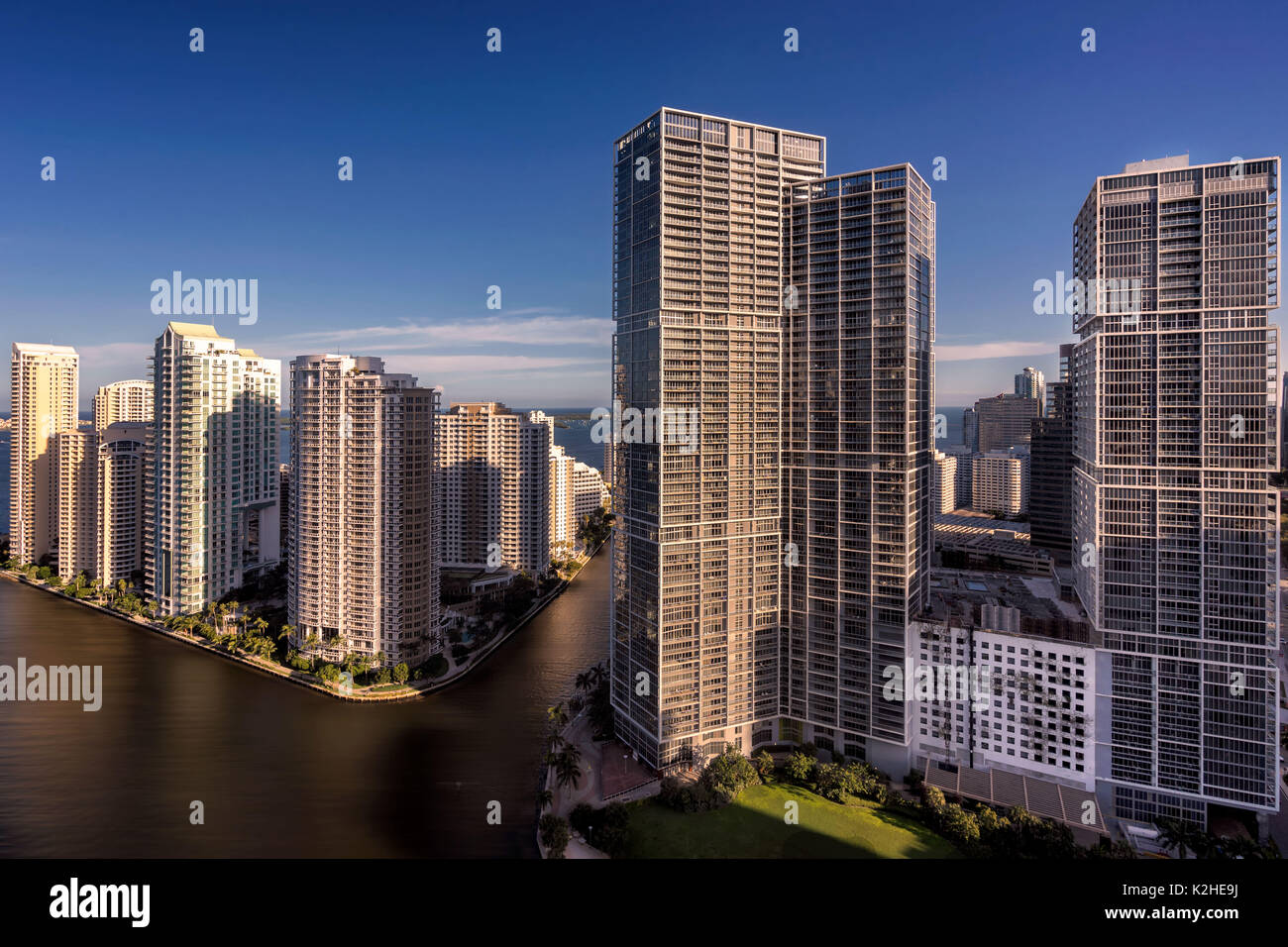 Brickell Miami Skyline bei Sonnenuntergang. Dieses Bild zeigt einige der Hochhäuser in Miami, Florida. Stockfoto