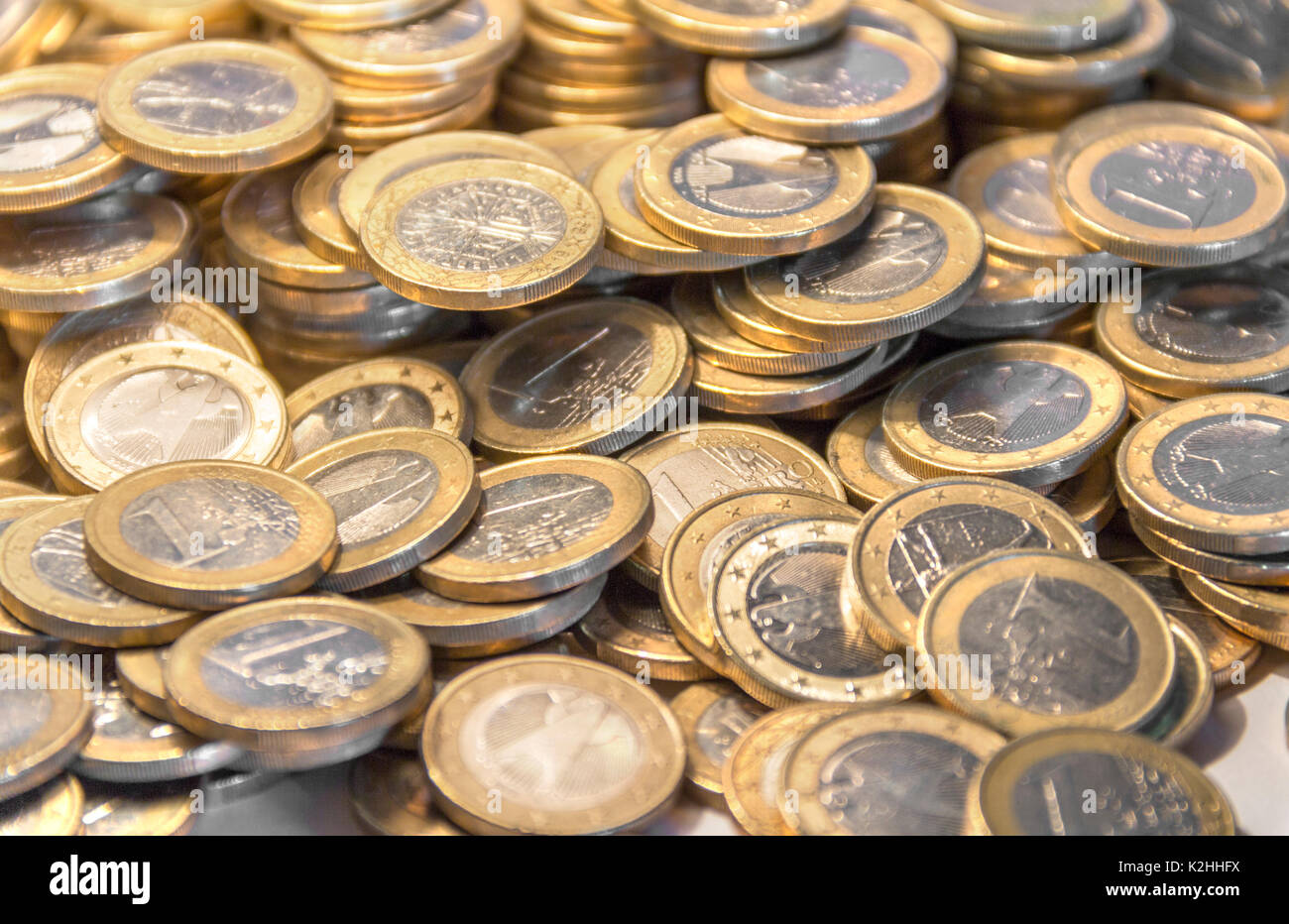 Full Frame Bild, viele 1 Euro Münzen Stockfoto