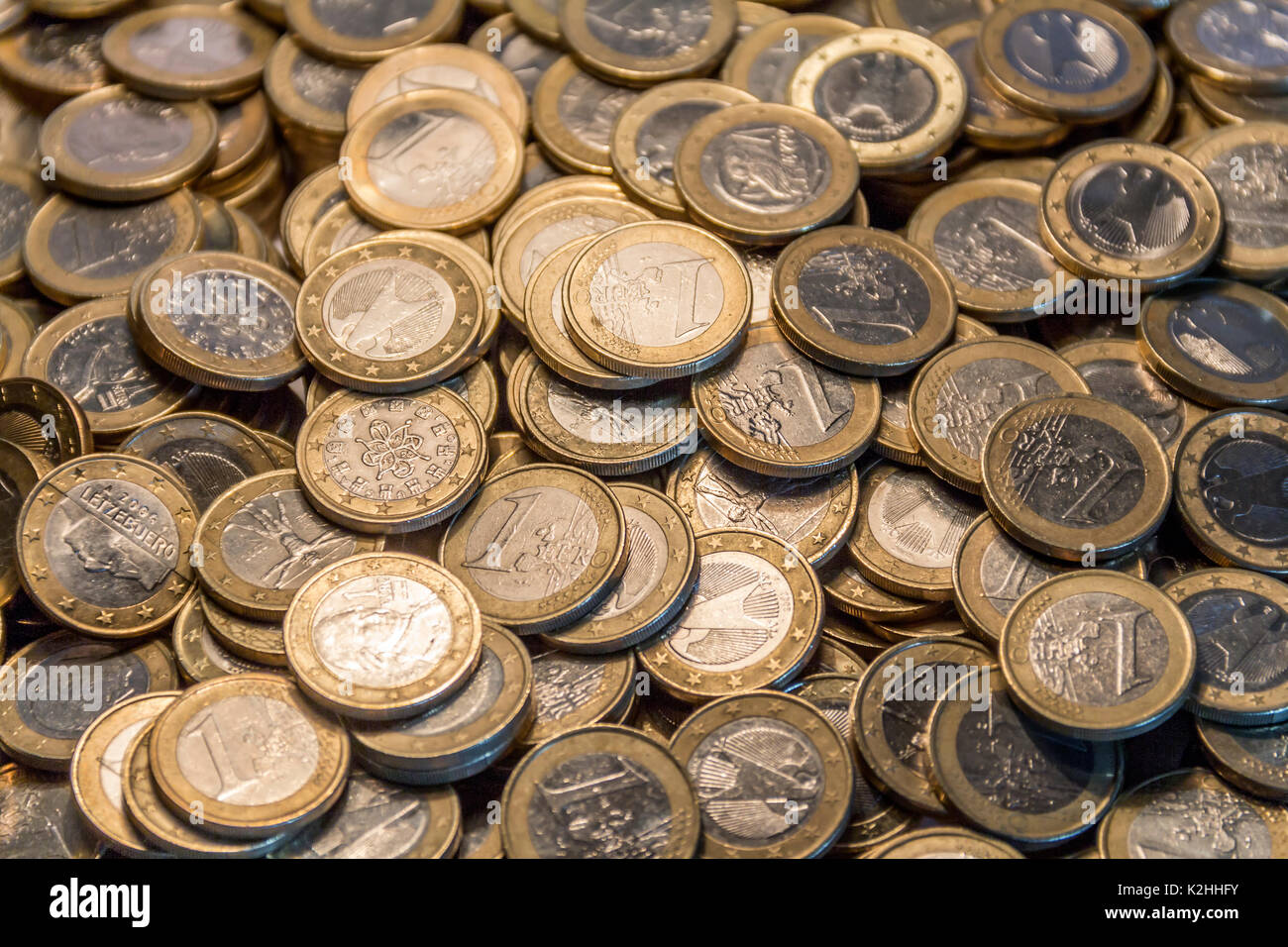 Full Frame Bild, viele 1 Euro Münzen Stockfoto