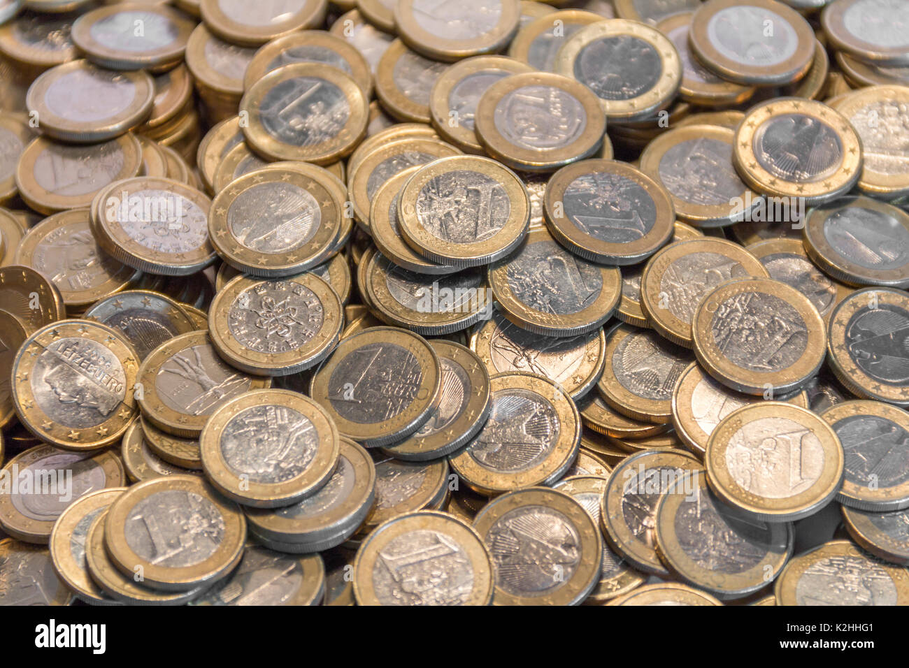 Full Frame Bild, viele 1 Euro Münzen Stockfoto