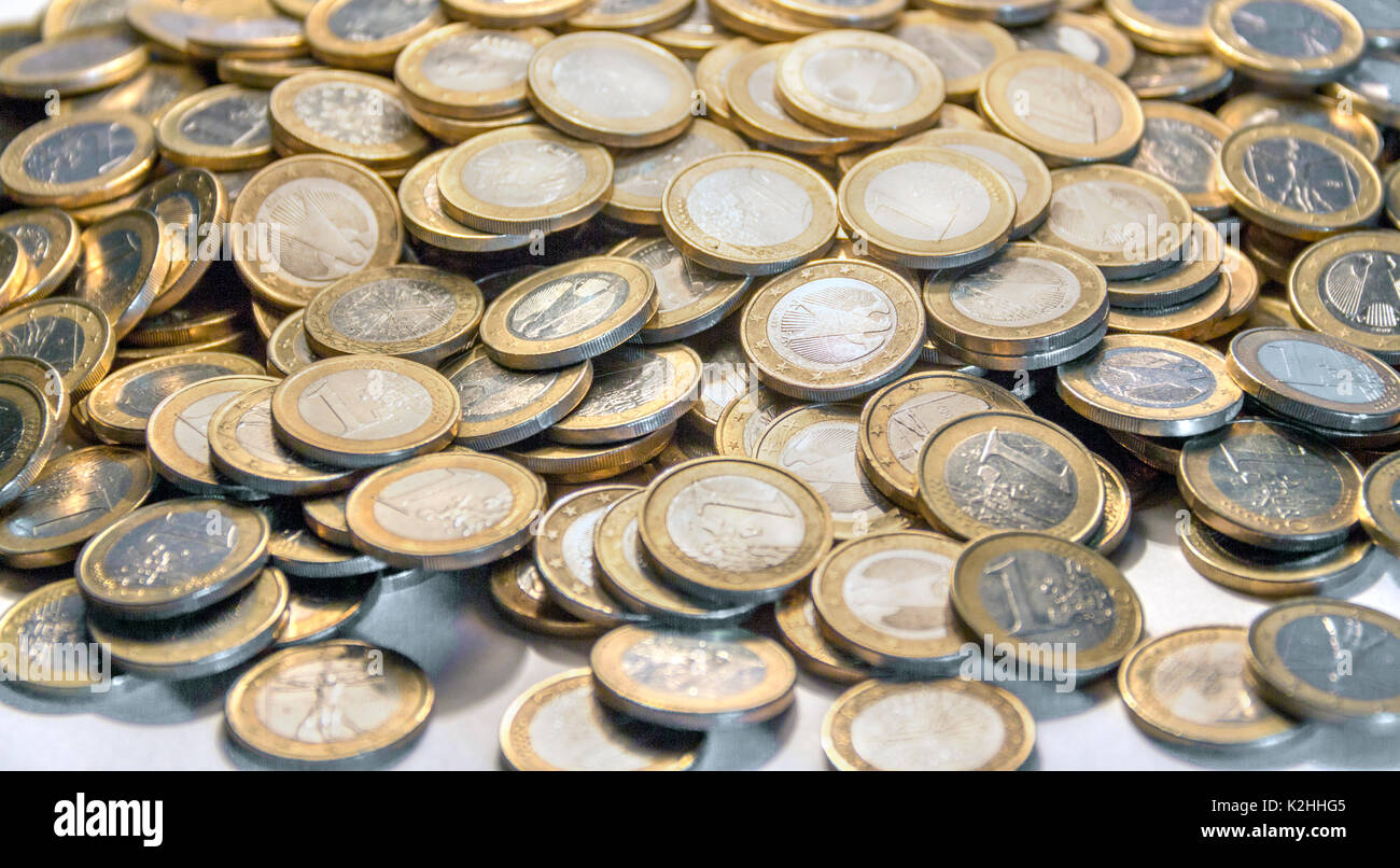 Full Frame Bild, viele 1 Euro Münzen Stockfoto
