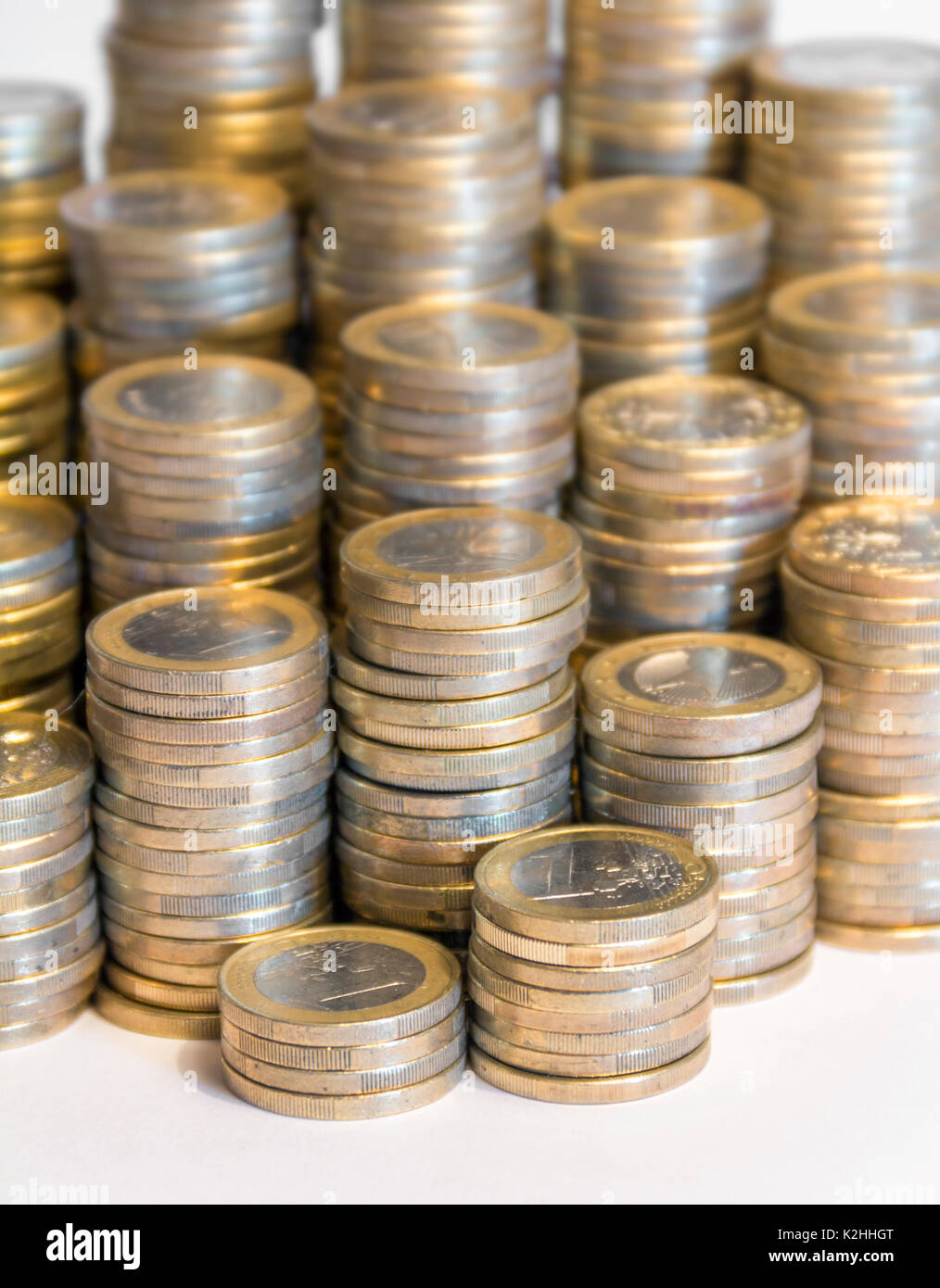Lose gestapelten 1 Euro Münzen Stockfoto