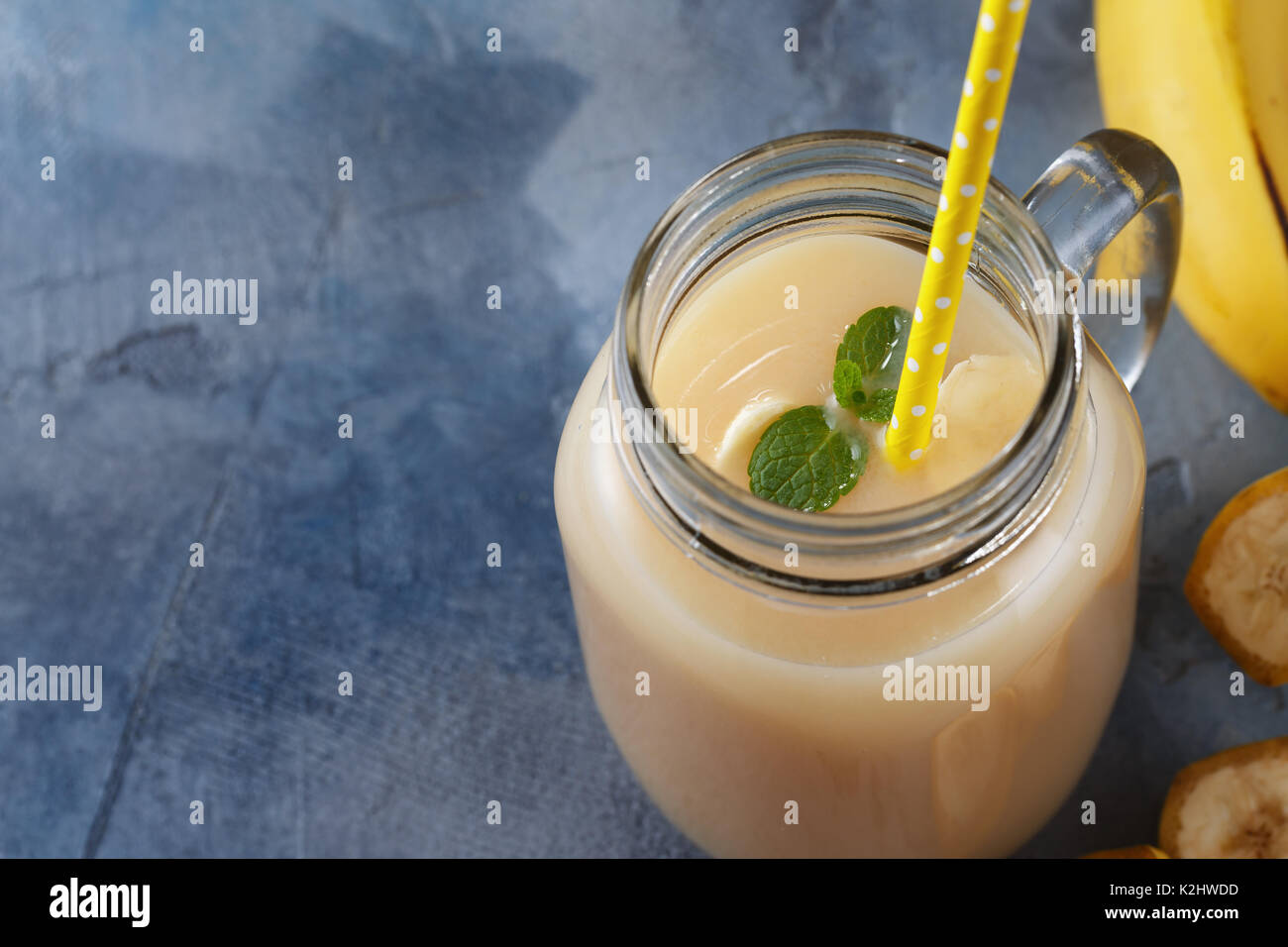 Banane Smoothies mit Platz für Text Stockfoto