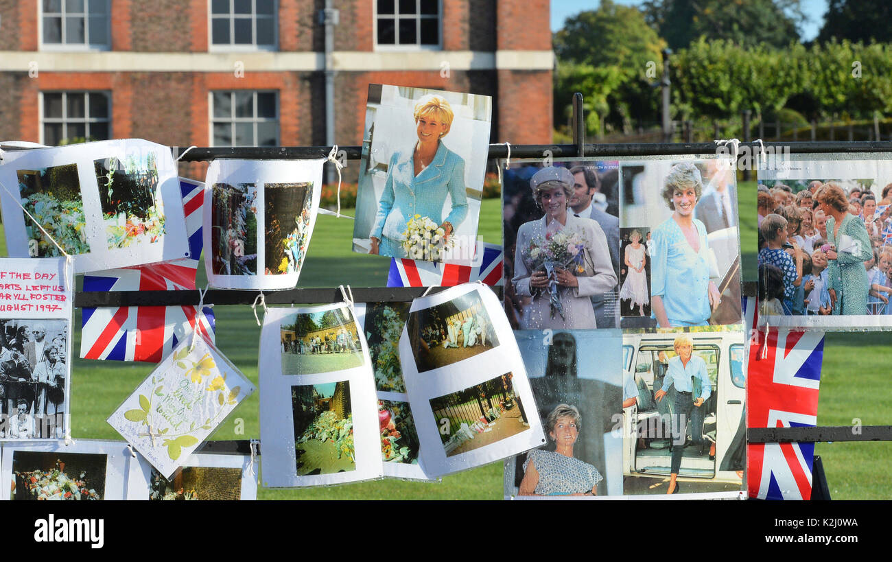 Ehrungen der 20. Jahrestag der Tod von Diana, Prinzessin von Wales, außerhalb der Kensington Palace, London. Stockfoto