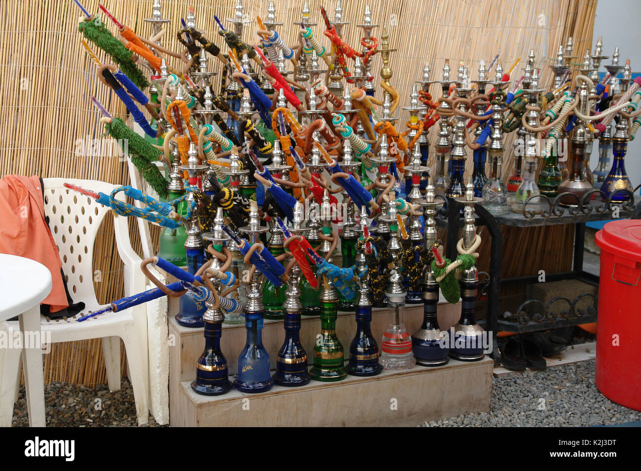 Wasserpfeifen in einem abu dhabi Cafe Stockfoto