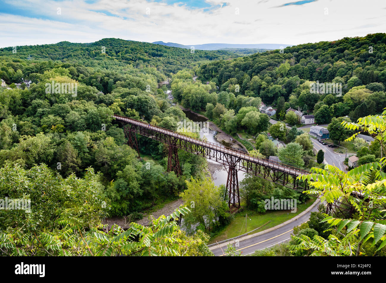 Ansicht der rosendale, Ny train trestle Vom joppenbergh Berg. Teil des wallkill Rail Trail in Upstate NY. Stockfoto