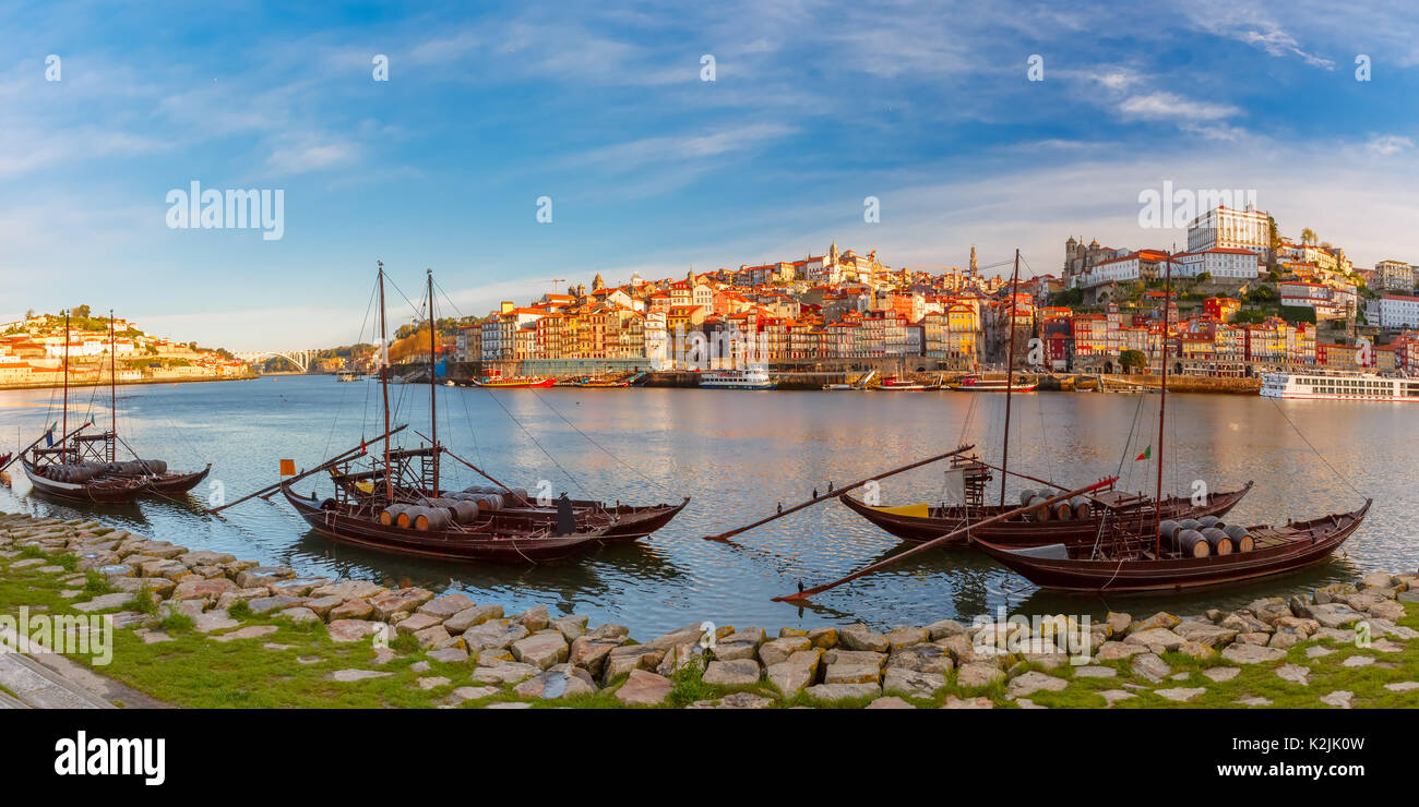 Rabelo Boote auf dem Fluss Douro, Porto, Portugal. Stockfoto