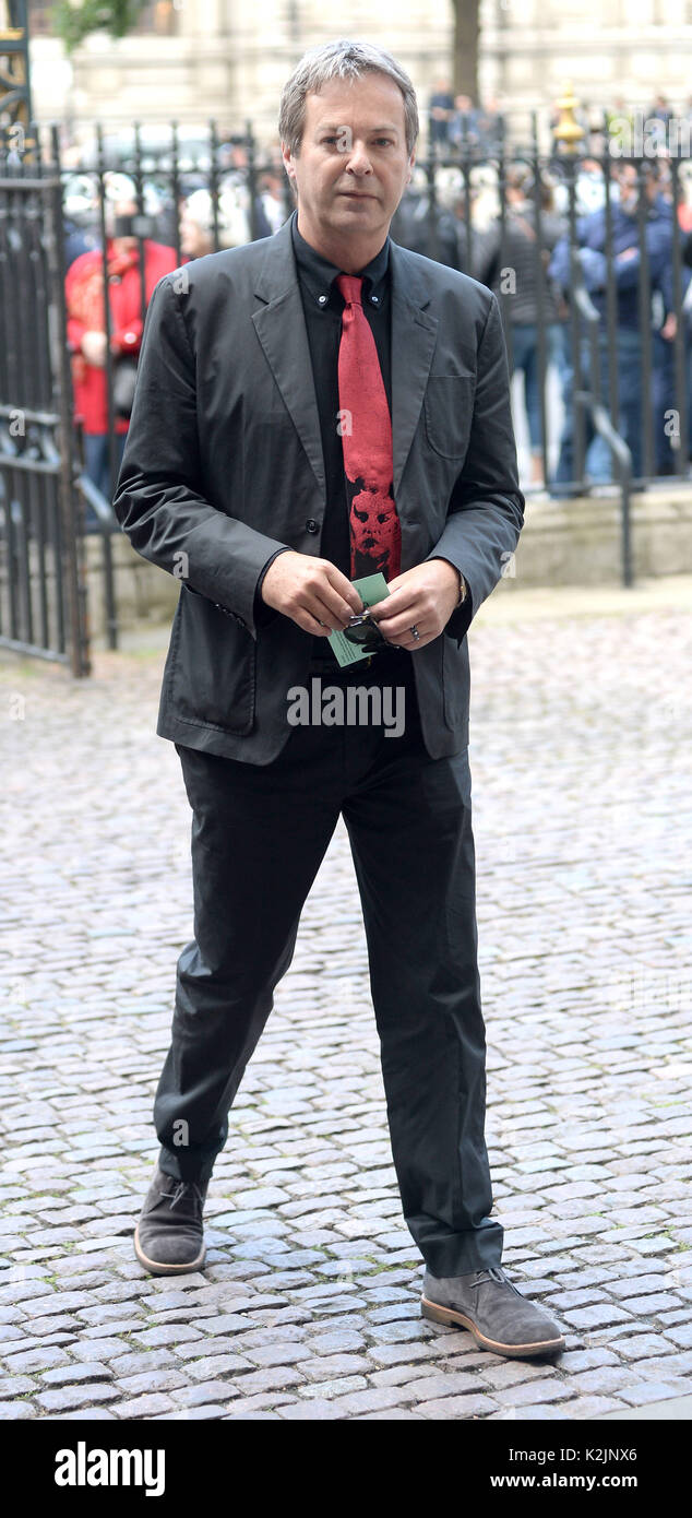 Foto muss Gutgeschrieben © Alpha Presse 078237 07.06.2017, Julian Clary, die an einem Gottesdienst der Danksagung für das Leben und die Arbeit von Ronnie Corbett CBE werden von Westminster Abbey in London statt. Stockfoto