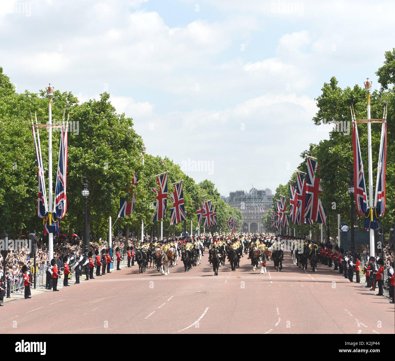 Foto muss Gutgeschrieben © Alpha Presse 079965 17/06/Atmosphäre bis zum Jahr 2017 die Farbe am Buckingham Palace in London. Stockfoto