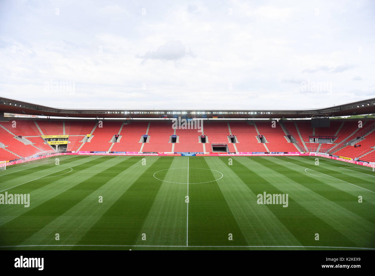 Prag, Tschechische Republik. 31 Aug, 2017. Stadionansicht Eden Arena Prag. GES/Fussball/WM Qualifikation: Abschlusstraining der deutschen Nationalmannschaft in Prag, Tschechien, 31.08.2017 Fußball: WM-Qualifikation: Training der Deutschen Nationalmannschaft, Prag, Tschechische Republik, 31. August 2017 | Verwendung weltweit Quelle: dpa/Alamy leben Nachrichten Stockfoto