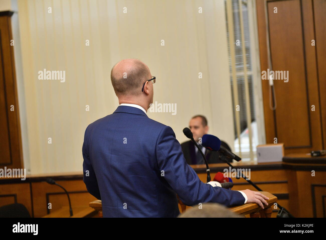 Prag, Tschechische Republik. 01 Sep, 2017. Der tschechische Premierminister Bohuslav Sobotka bezeugt im Prager Bezirk 2 Gericht im Strafverfahren zu Privatisierung der OKD Bergbau Firma in Prag, Tschechische Republik, am 1. September 2017. Quelle: Michal Dolezal/CTK Photo/Alamy leben Nachrichten Stockfoto