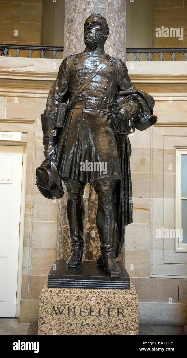 Statue von Konföderierten General Joseph "kämpfender Joe" Wheeler, das Teil der National Statuary Hall Collection in der United States Capitol in Washington, DC am Donnerstag, 31. August 2017. Die Statue von General Wheeler wurde 1925 mit der Sammlung von der Bundesstaat Alabama. Die Sammlung besteht aus 100 Statuen, zwei von jedem Zustand. Von denen zwölf zeigen Konföderierten Führer. Die Statuen sind umstritten und es Anrufe für ihre Entfernung aus dem US Capitol. Credit: Ron Sachs/CNP - KEINE LEITUNG SERVICE - Foto: Ron Sachs/konsolidierte News Fotos/Ron Sachs-C Stockfoto