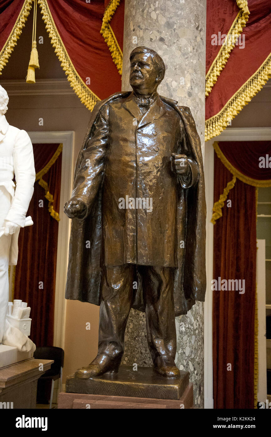 Statue von Zebulon Vance, das Teil der National Statuary Hall Collection in der United States Capitol in Washington, DC am Donnerstag, 31. August 2017. Die Statue von Gouverneur Vance wurde die Sammlung durch den Staat North Carolina im Jahre 1916. Die Sammlung besteht aus 100 Statuen, zwei von jedem Zustand. Von denen zwölf zeigen Konföderierten Führer. Die Statuen sind umstritten und es Anrufe für ihre Entfernung aus dem US Capitol. Credit: Ron Sachs/CNP - KEINE LEITUNG SERVICE - Foto: Ron Sachs/konsolidierte News Fotos/Ron Sachs - CNP Stockfoto