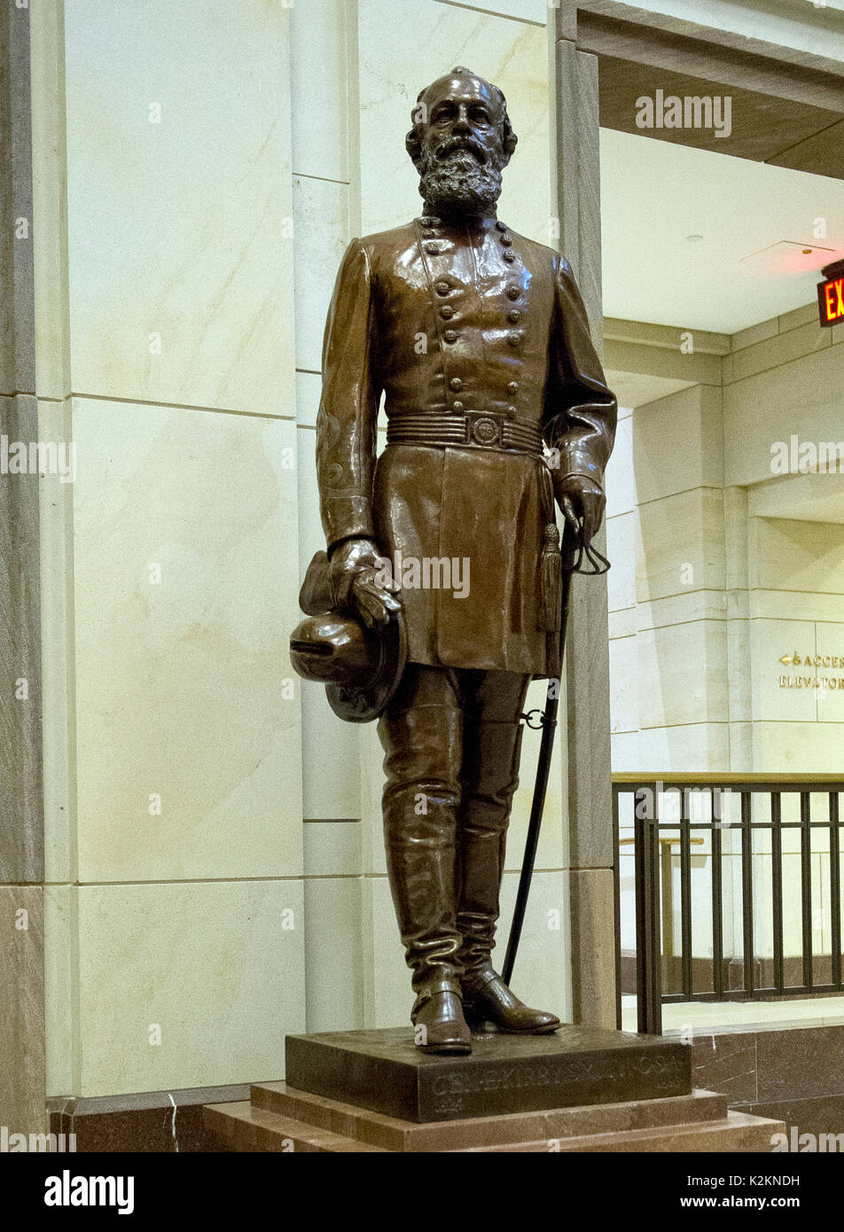 Statue von General Edmund Kirby Smith, CSA, das ist ein Teil des National Statuary Hall Collection in der United States Capitol in Washington, DC am Donnerstag, 31. August 2017. Die Statue von General Smith wurde 1922 mit der Sammlung durch den Staat Florida. Die Sammlung besteht aus 100 Statuen, zwei von jedem Zustand. Von denen zwölf zeigen Konföderierten Führer. Die Statuen sind umstritten und es Anrufe für ihre Entfernung aus dem US Capitol. Credit: Ron Sachs/CNP/MediaPunch Stockfoto