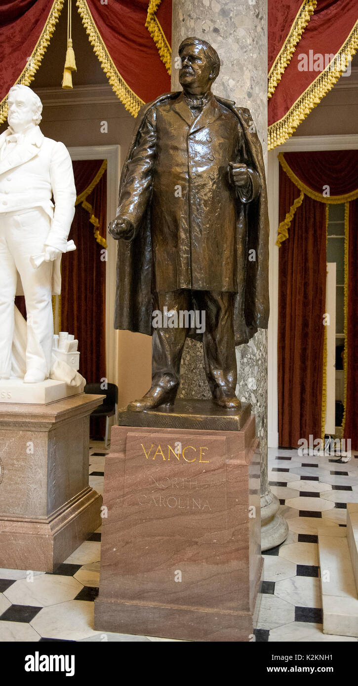 Statue von Zebulon Vance, das Teil der National Statuary Hall Collection in der United States Capitol in Washington, DC am Donnerstag, 31. August 2017. Die Statue von Gouverneur Vance wurde die Sammlung durch den Staat North Carolina im Jahre 1916. Die Sammlung besteht aus 100 Statuen, zwei von jedem Zustand. Von denen zwölf zeigen Konföderierten Führer. Die Statuen sind umstritten und es Anrufe für ihre Entfernung aus dem US Capitol. Credit: Ron Sachs/CNP/MediaPunch Stockfoto