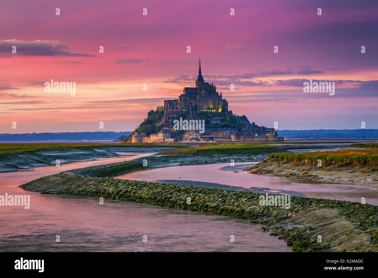 St. Michael's Mount ist eine Gemeinde in der Normandie. Die Insel hat strategische Festungen seit alten Zeiten gehalten und ist der Sitz von Mo. Stockfoto