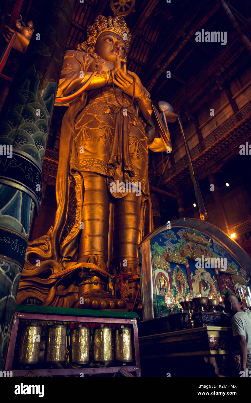 Portraitfoto von avalokitesvara Statue an Gandantegchinlen Kloster Stockfoto