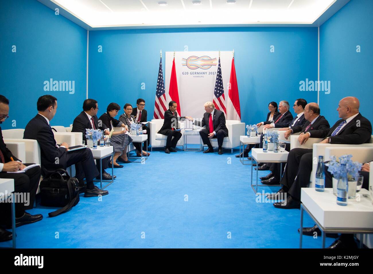 Us-Präsident Donald Trump und indonesischen Präsidenten Joko Widodo vor Beginn ihrer bilateralen Treffen am Rande des G20-Gipfels zum 8. Juli 2017 in Hamburg, Deutschland. Stockfoto
