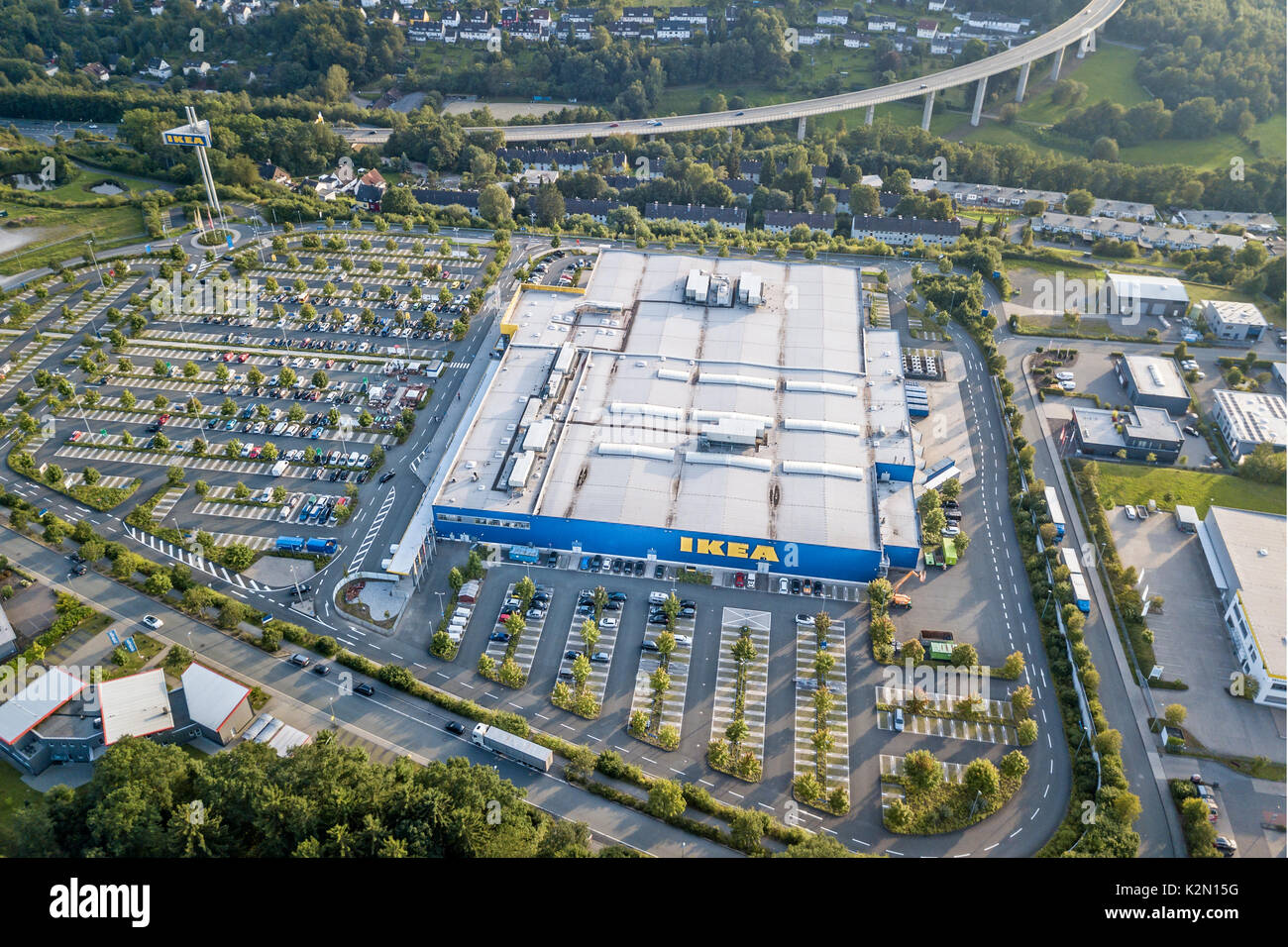Siegen, Deutschland - 24.August 2017: Luftaufnahme über das IKEA Einrichtungshaus in Siegen. Siegerland, NRW, Deutschland Stockfoto