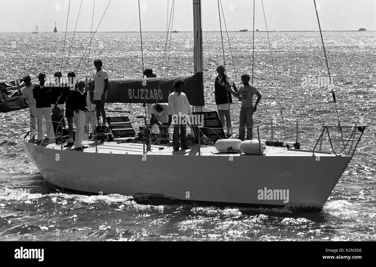AJAXNETPHOTO. - 15. August 1979. PLYMOUTH, England. - FASTNET END-britischer Admiral's Cup TEAM YACHTCHARTER BLIZZARD ankommt. Foto: Jonathan Eastland/AJAX. REF: 2791508 Stockfoto