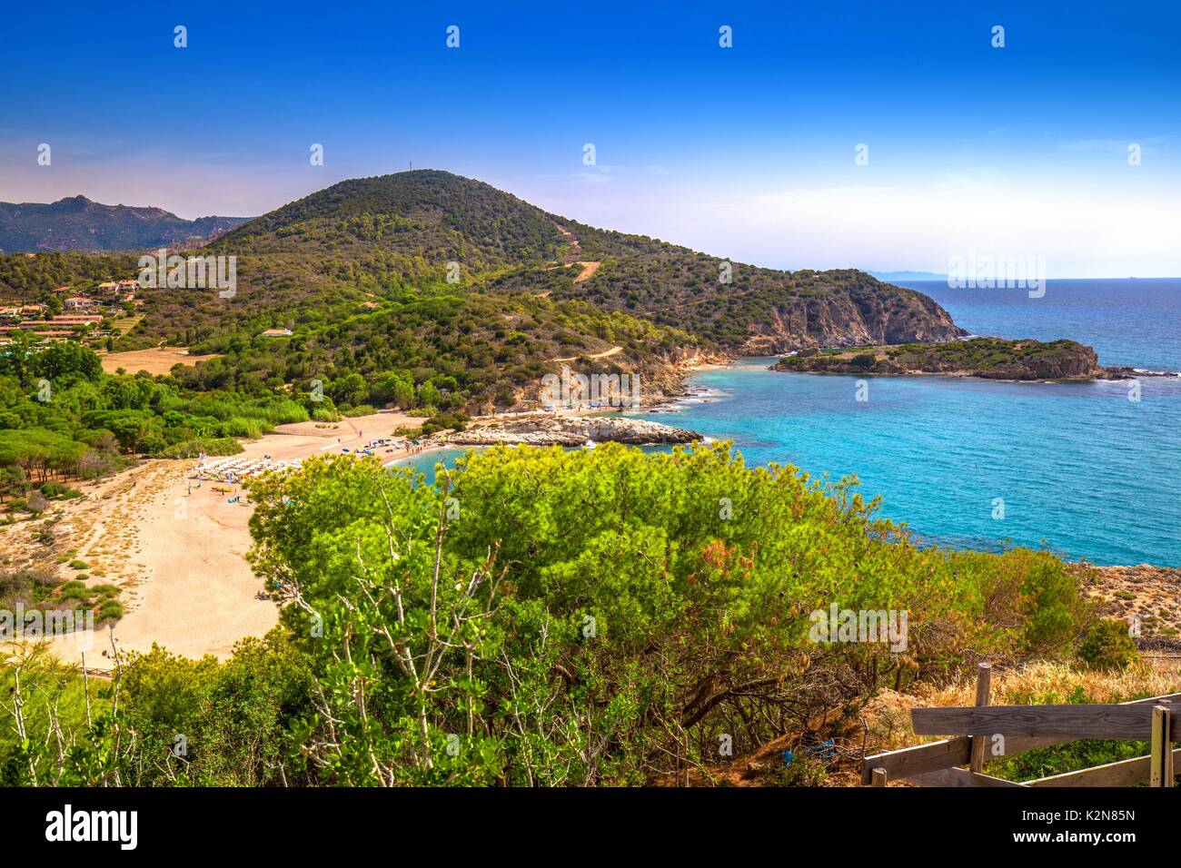 Su Portu Strand, Chia, Sardinien, Italien, Europa. Sardinien ist die zweitgrößte Insel im Mittelmeer Stockfoto