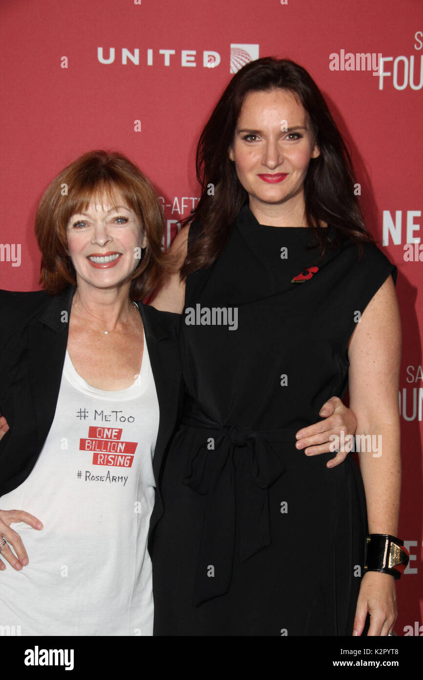 Beverly Hills, Kalifornien, USA. 09 Nov, 2017. Frances Fisher, Rochelle Rose 11/09/2017 SAG-aftra Stiftung? fs Patron der Künstler Auszeichnungen gehalten an Wallis Annenberg Center für Darstellende Künste in Beverly Hills, CA Foto: Cronos/Hollywood News Credit: Cronos/Alamy leben Nachrichten Stockfoto