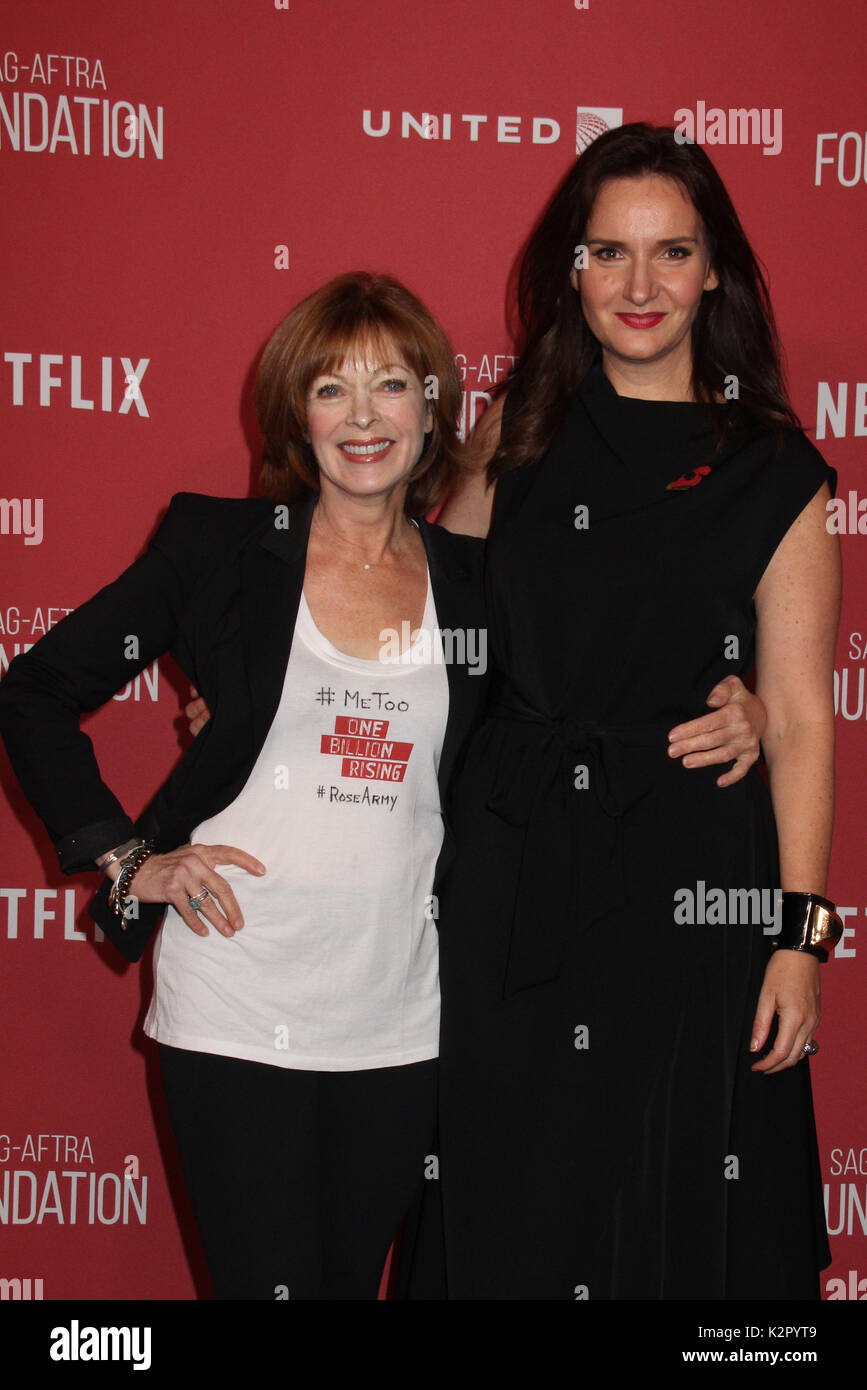 Beverly Hills, Kalifornien, USA. 09 Nov, 2017. Frances Fisher, Rochelle Rose 11/09/2017 SAG-aftra Stiftung Schirmherr der Künstler Auszeichnungen bei Wallis Annenberg Center für Darstellende Künste in Beverly Hills, CA Foto: Cronos/Hollywood News Credit: Cronos/Alamy leben Nachrichten Stockfoto