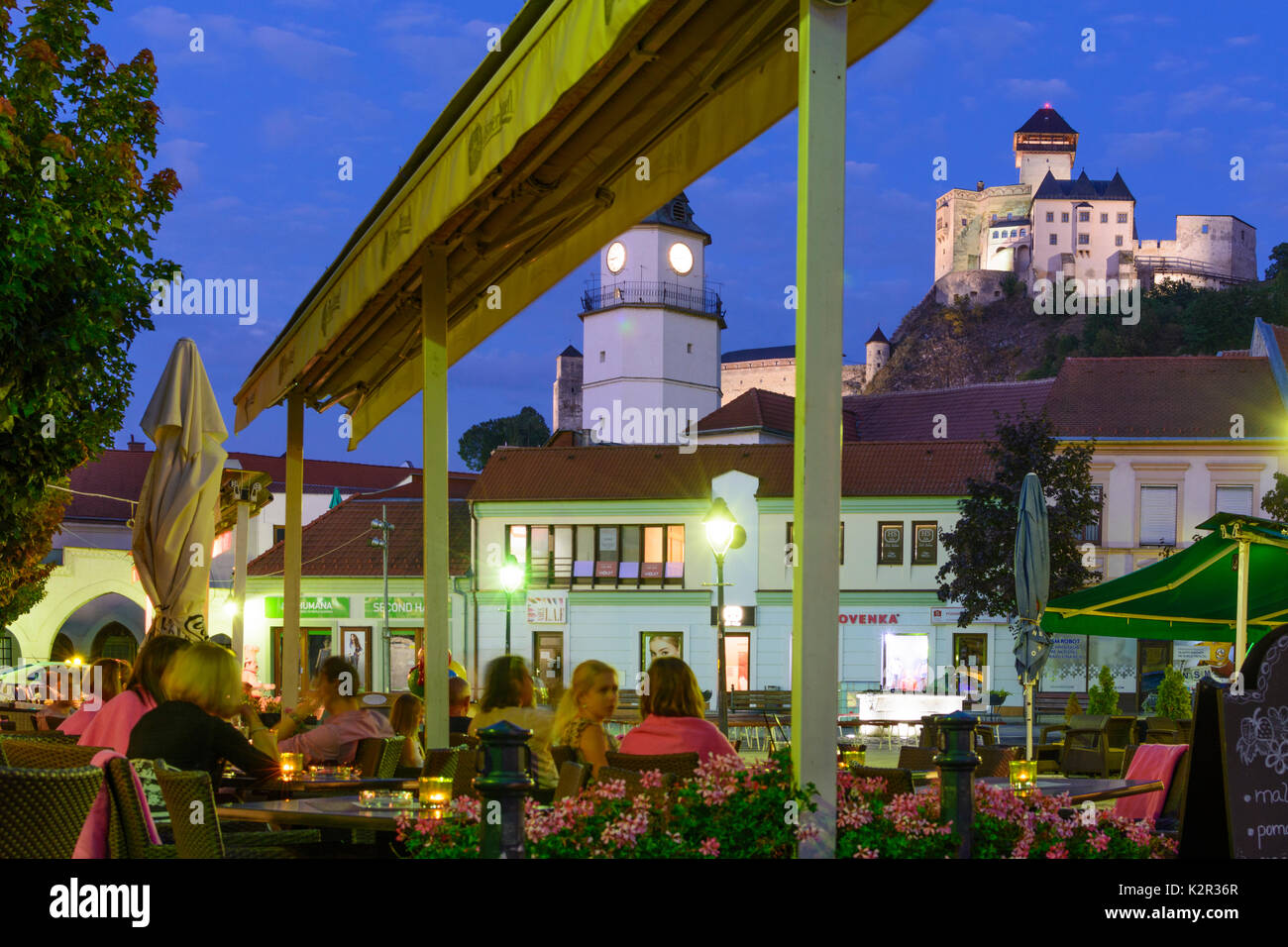 Platz Sturovo namestie, City Tower, Schloss, Restaurant, Trencín