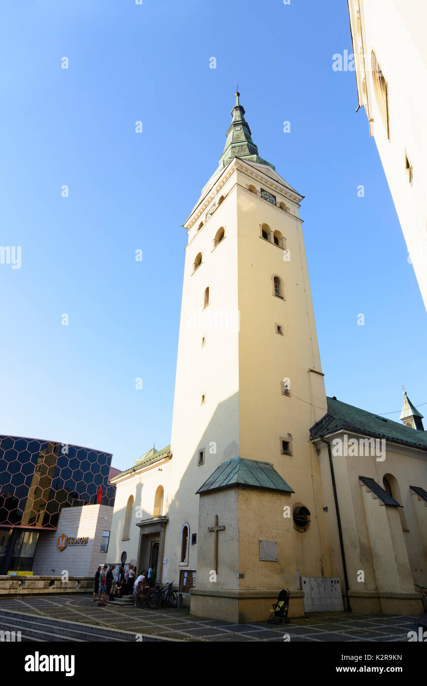 Kirche der Heiligen Dreifaltigkeit und der Glockenturm (rechts), Zilina (Sillein, Silein), Slowakei Stockfoto