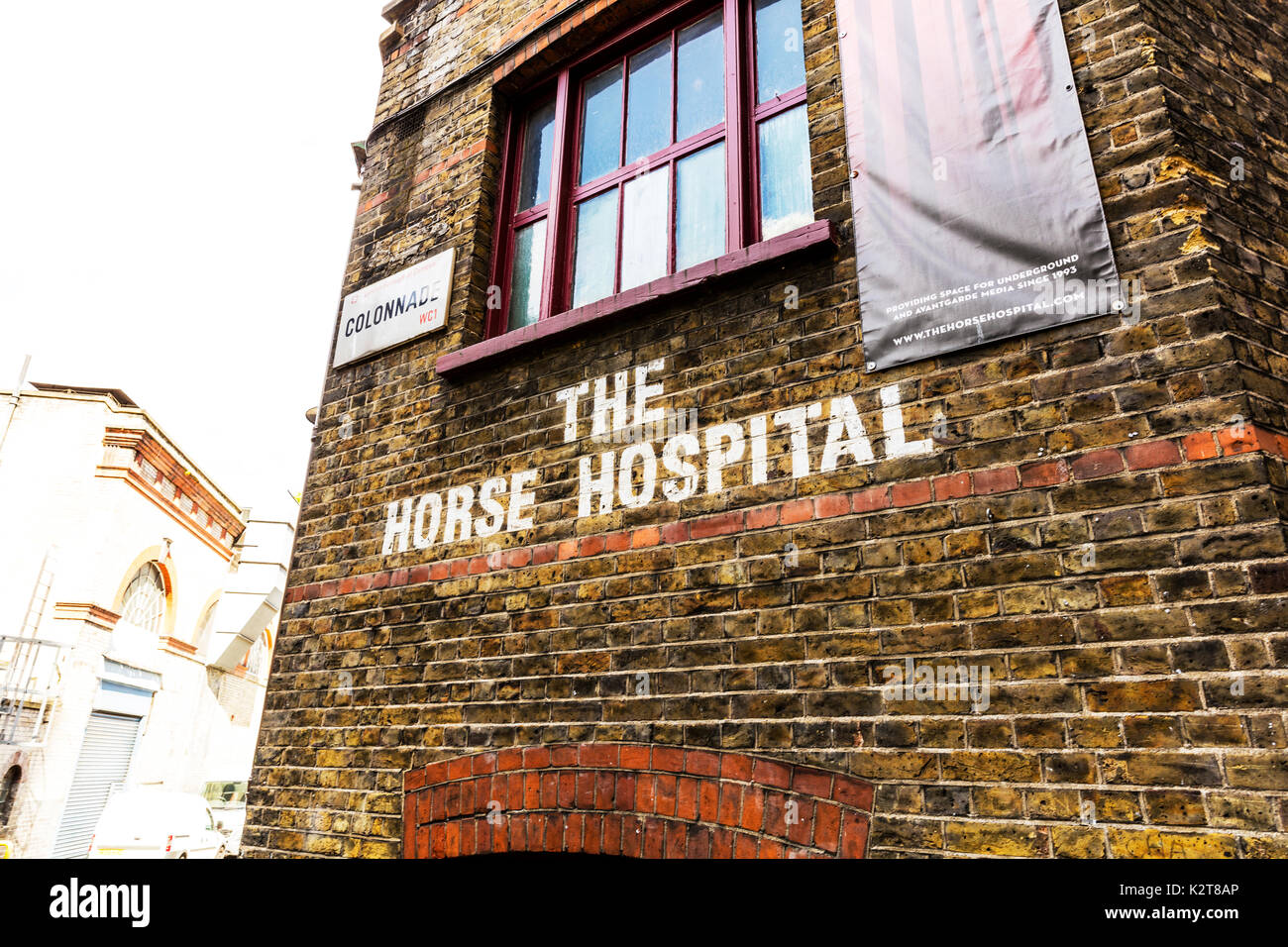 Das Pferd Hospital London, einst die Heimat von kranken und verletzten Pferde, das Pferd Krankenhaus ist jetzt eine avantgardistische Kunst Veranstaltungsort in Bloomsbury, London Stockfoto