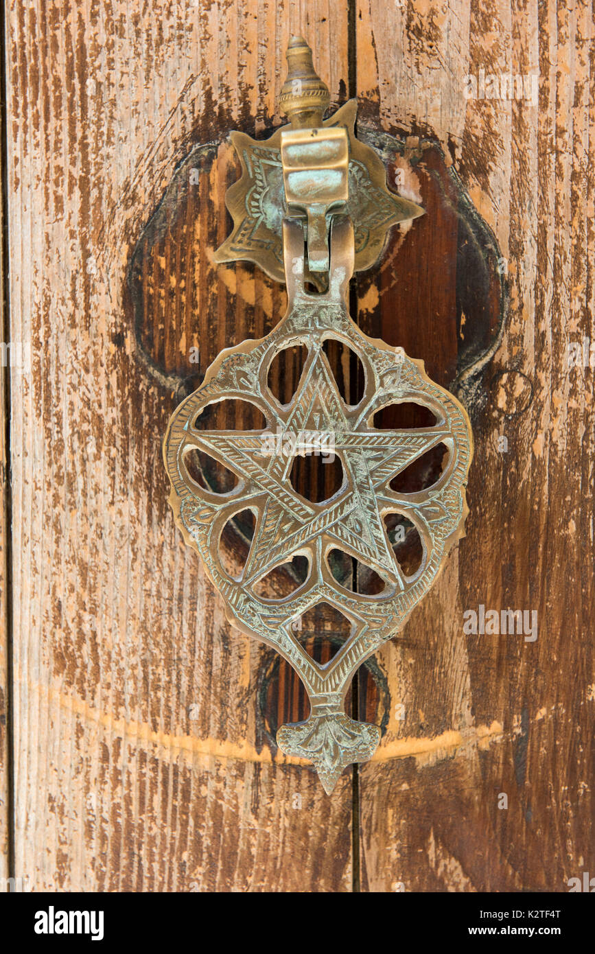 Vintage Bronze türklopfer in Form der David Stern, ein jüdisches Symbol. Mdina, Malta Stockfoto