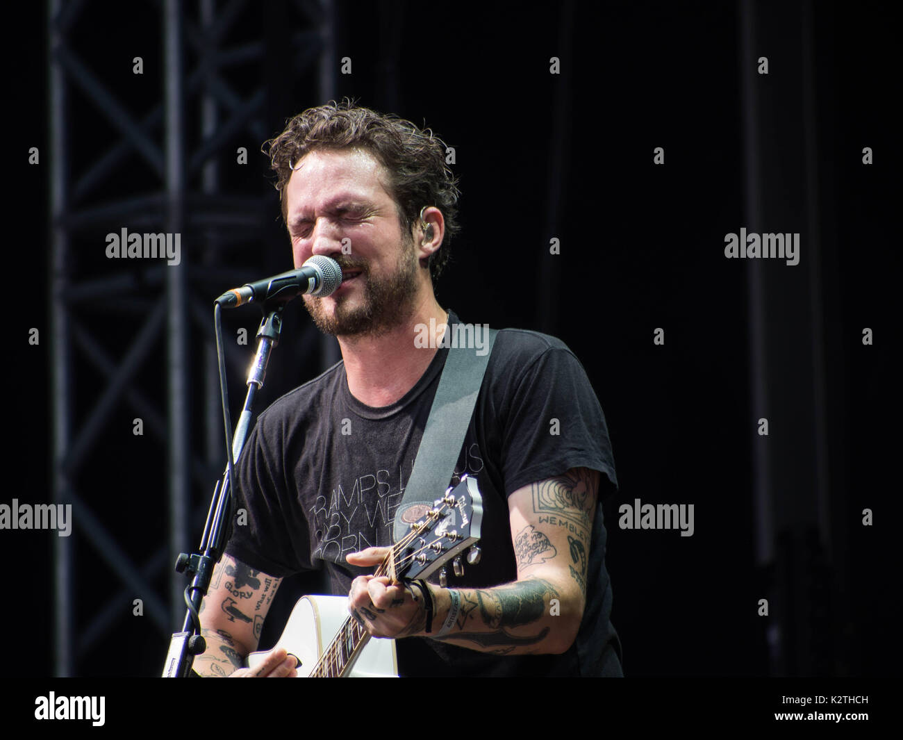 Frank Turner spielt ein akustisches Set an der siegreichen Festival in Portsmouth Stockfoto