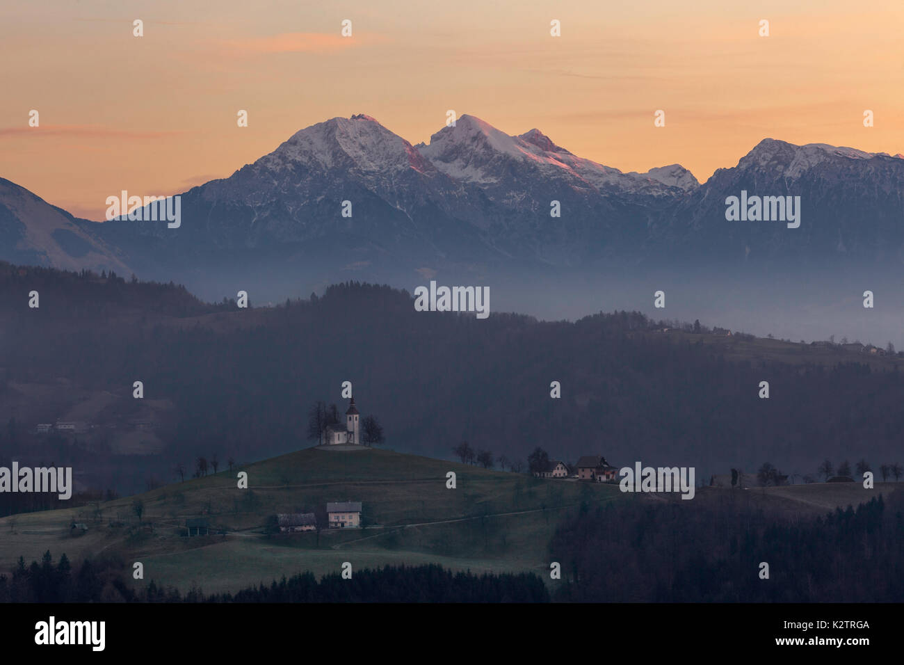 Sonnenaufgang über St. Thomas Kirche. Iconic in Slowenien. Stockfoto