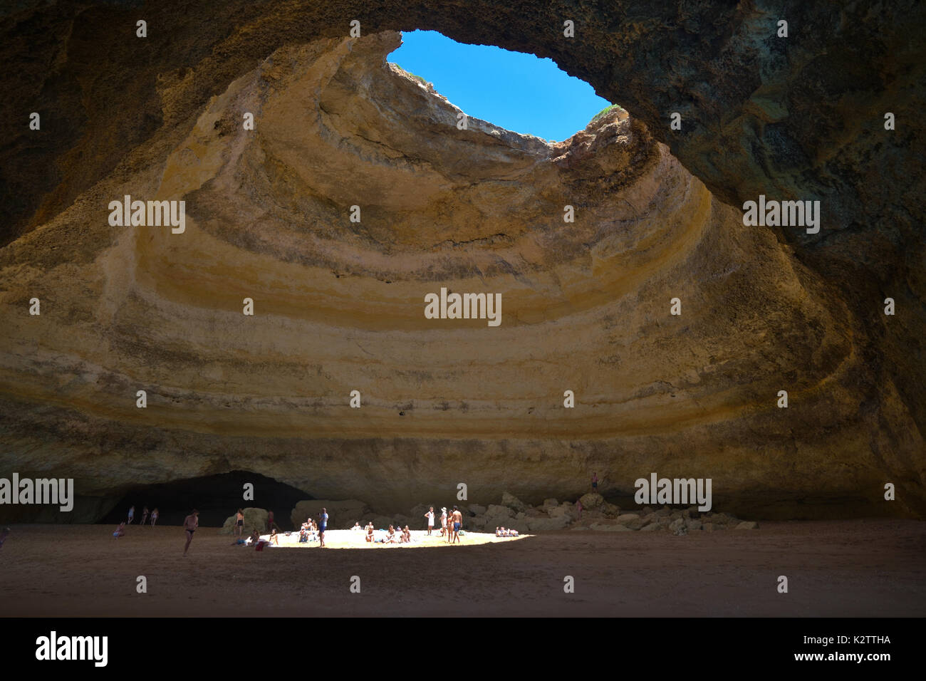 Benagil Höhle Boot Tour. Berühmte Sehenswürdigkeiten der Algarve Stockfoto