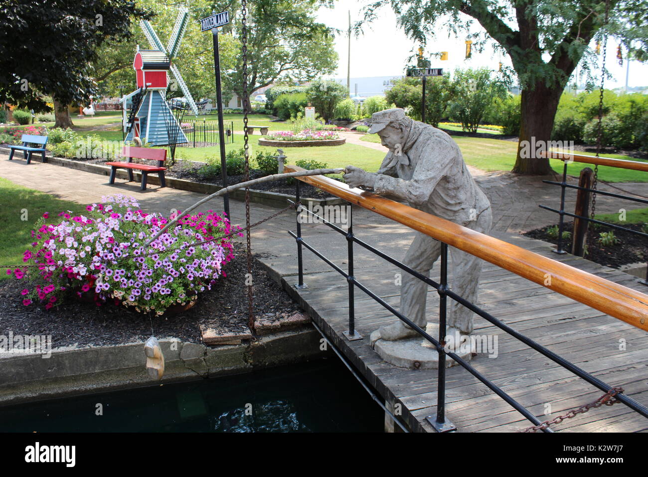 Statue des Niederländischen Maut Sammler beim niederländischen Neil's Village in Holland, Michigan Stockfoto