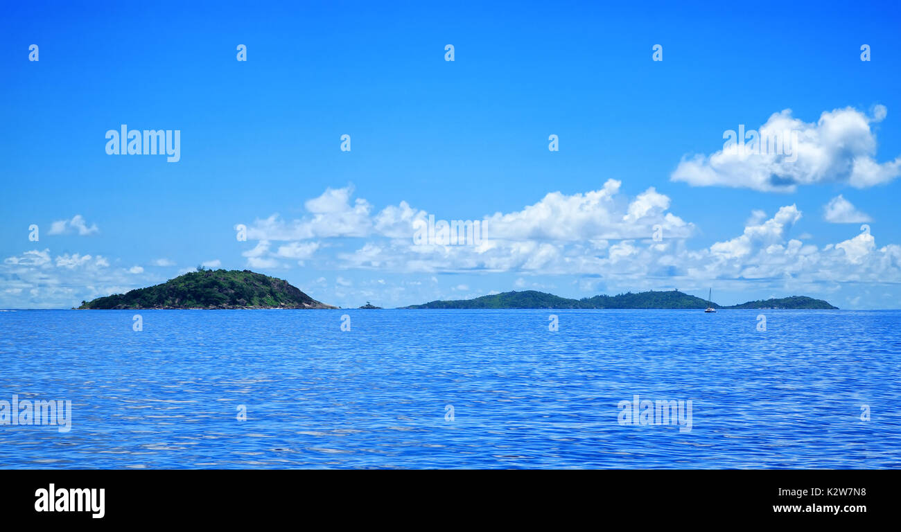 Insel Ile Ronde, Insel La Digue, Indischen Ozean, die Republik der Seychellen. Insel Ile Ronde im Vordergrund, Insel La Digue im Hintergrund, Ind Stockfoto